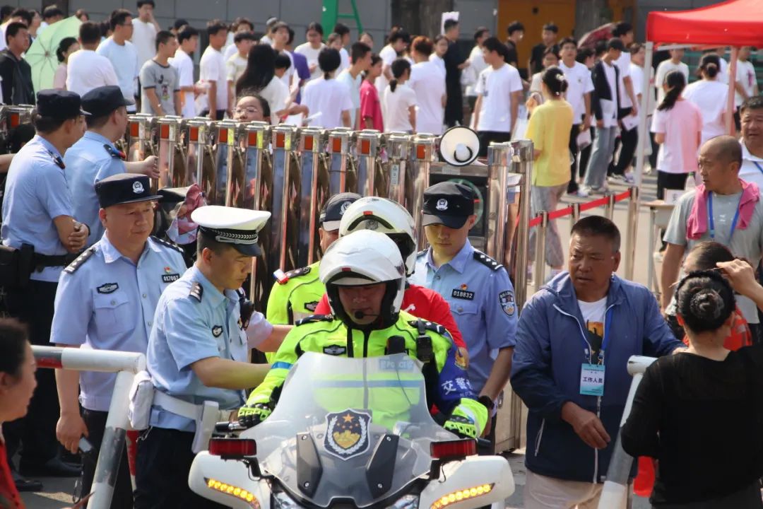 “警” 准发力 护航中考学子逐梦之路 